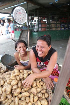 Nicaraguan mother and daughter at their stall in Managua City Market – Best Places In The World To Retire – International Living